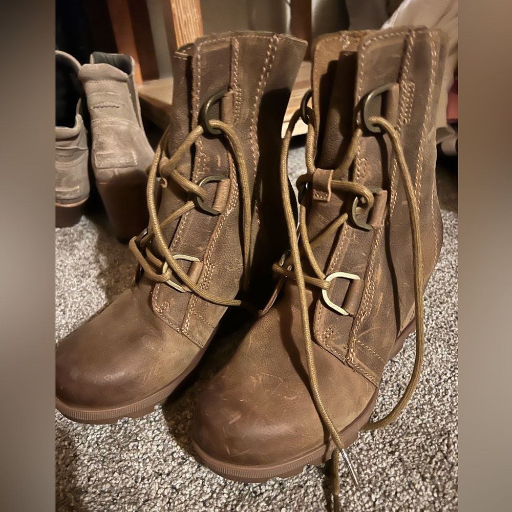 Like new Sorel wedge boot. Worn once, just a little small for me!